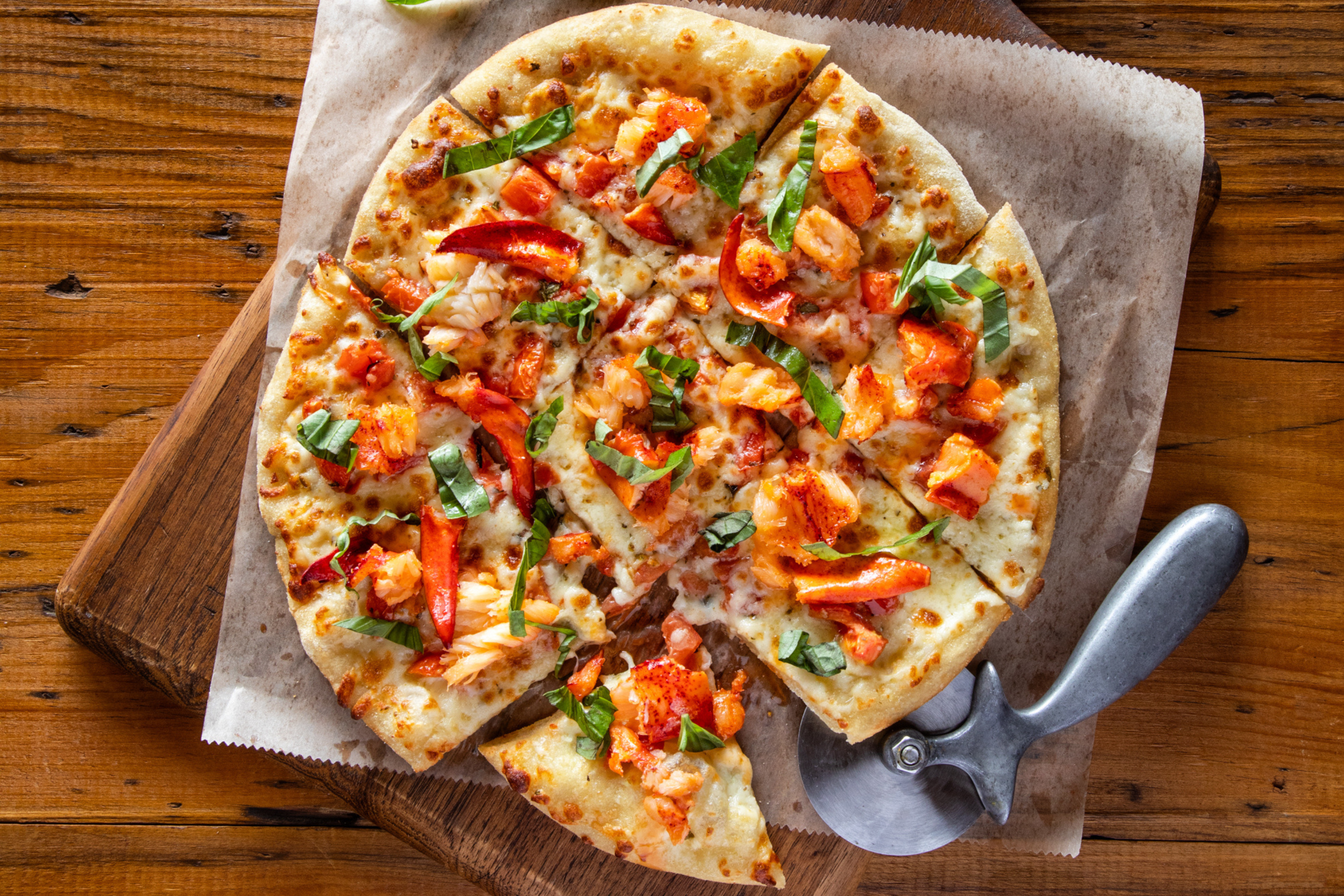 LOBSTER LOVIN’ THIN CRUST PIZZA